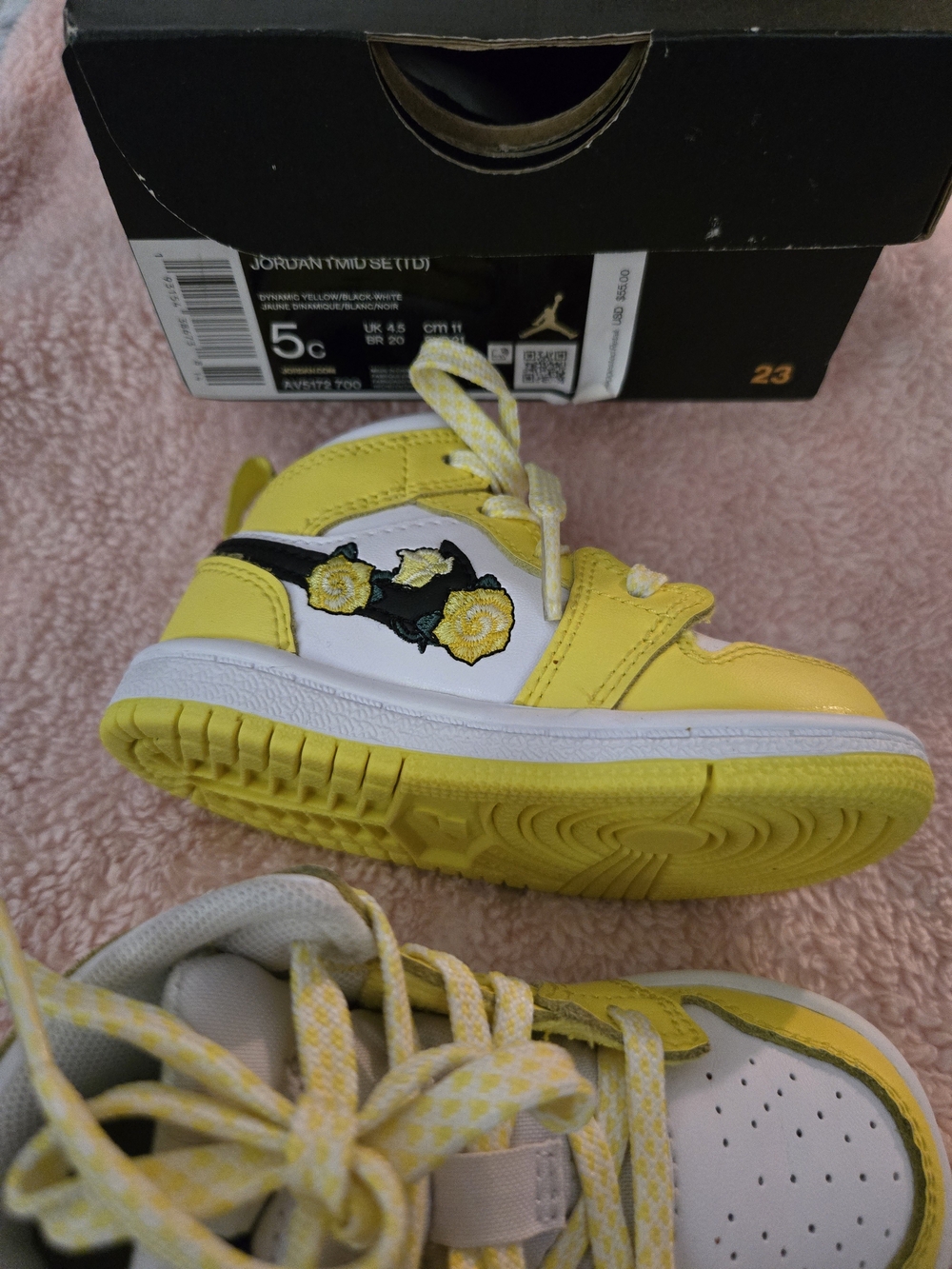 Jordan Kids Yellow White Floral Low-Top Sneakers with Embroidered Rose
